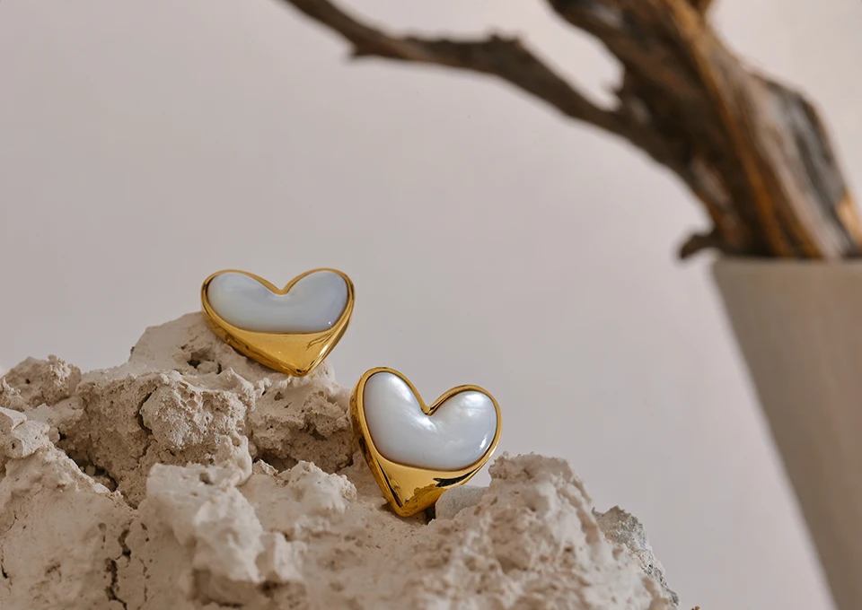 Heart Shell Stud Earrings