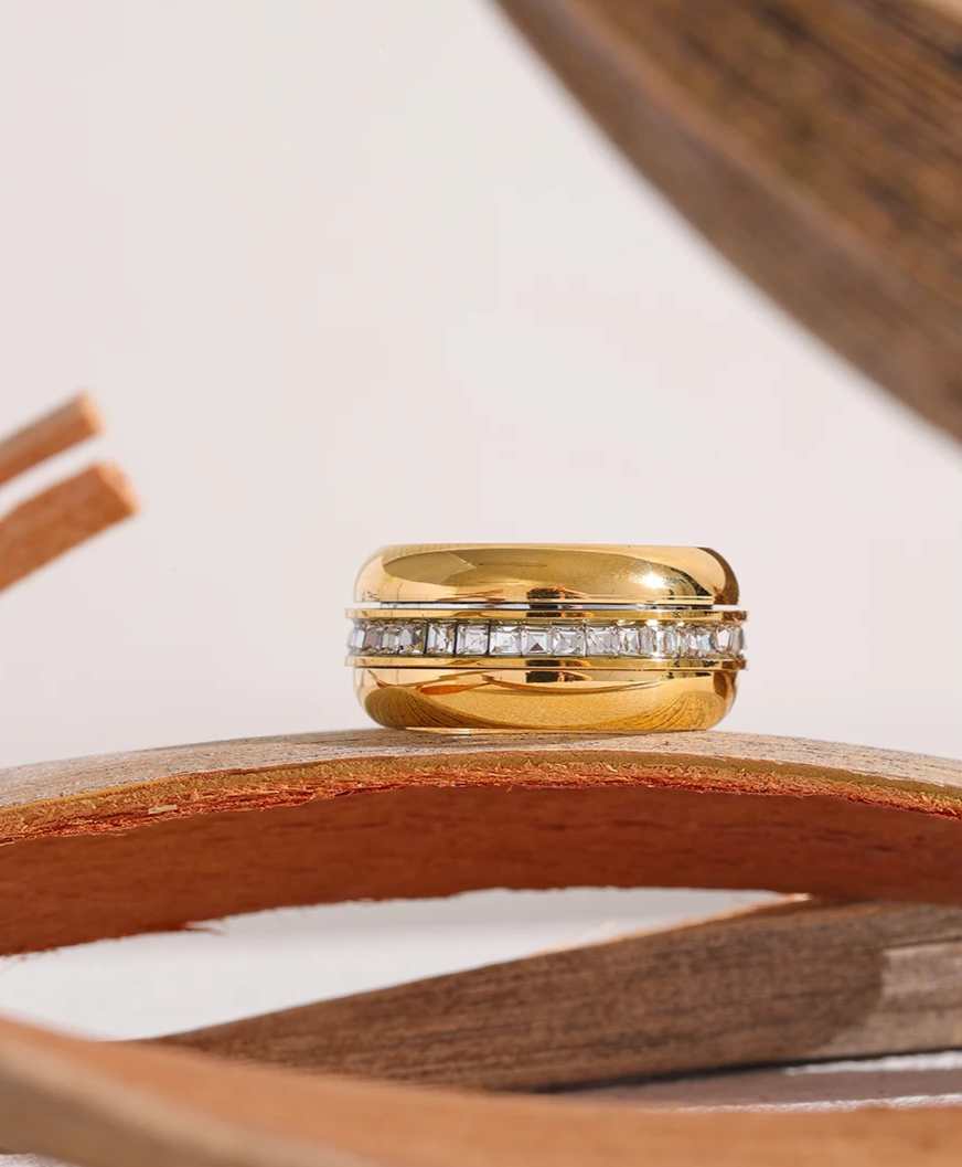Rotateable Zircon Ring